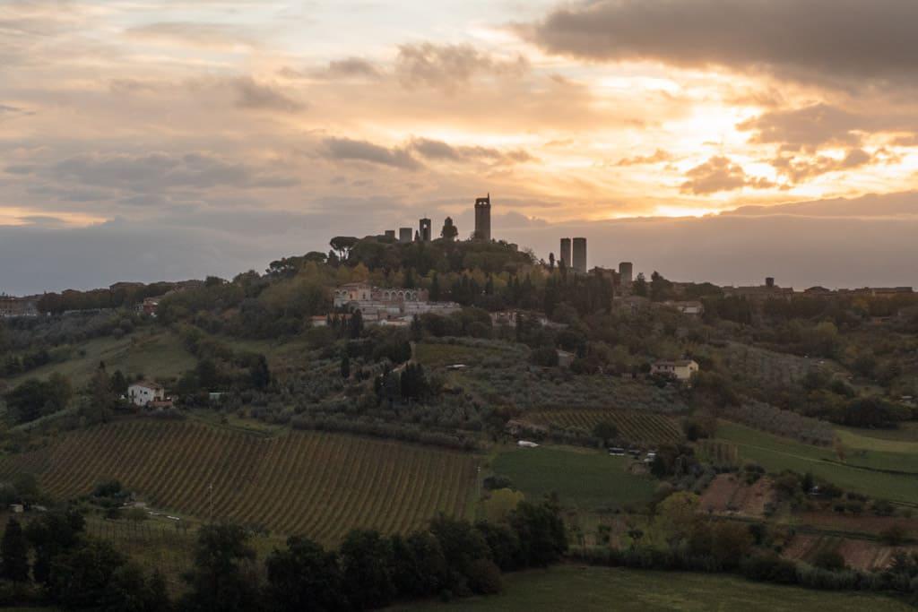 Vista del tramonto dal Parco della Rocca San Gimignano
