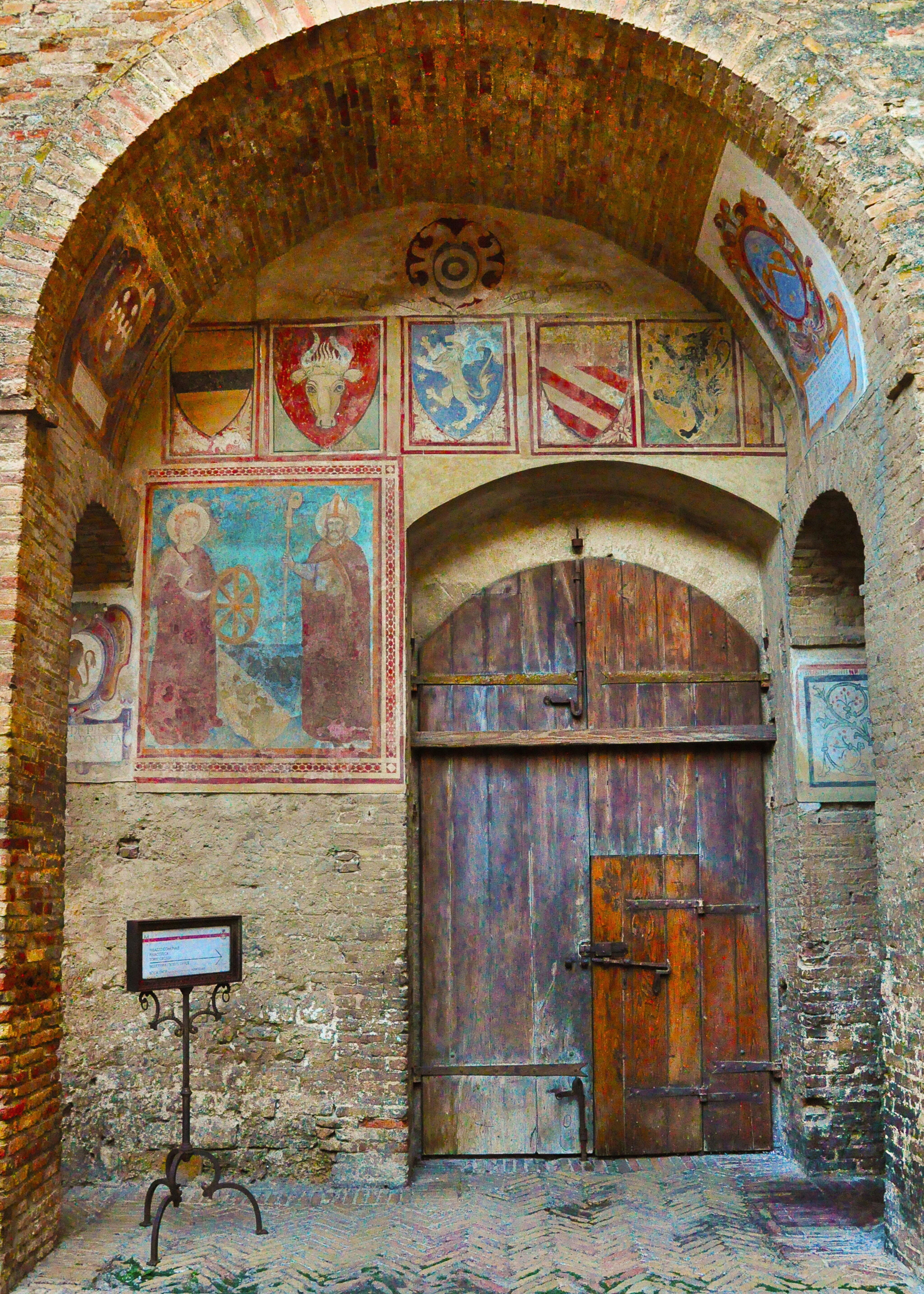 Cortile del Palazzo Comunale San Gimignano