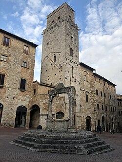 Piazza della Cisterna San Gimignano