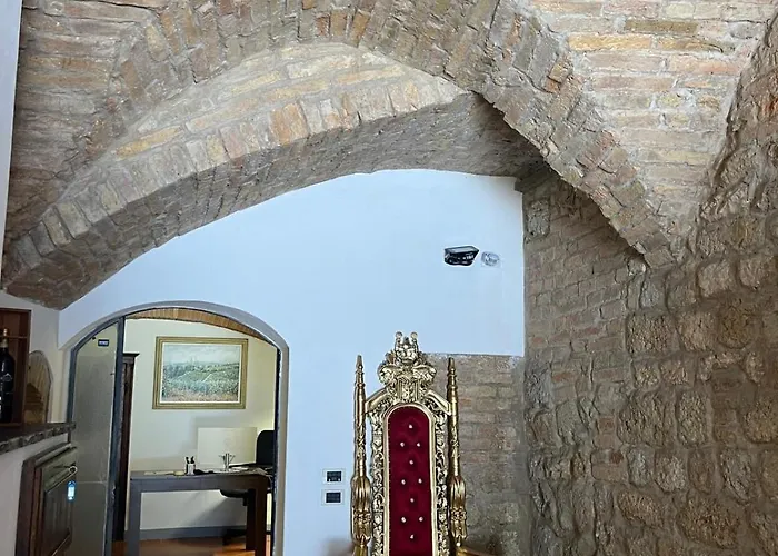 A La Casa Dei Potenti
