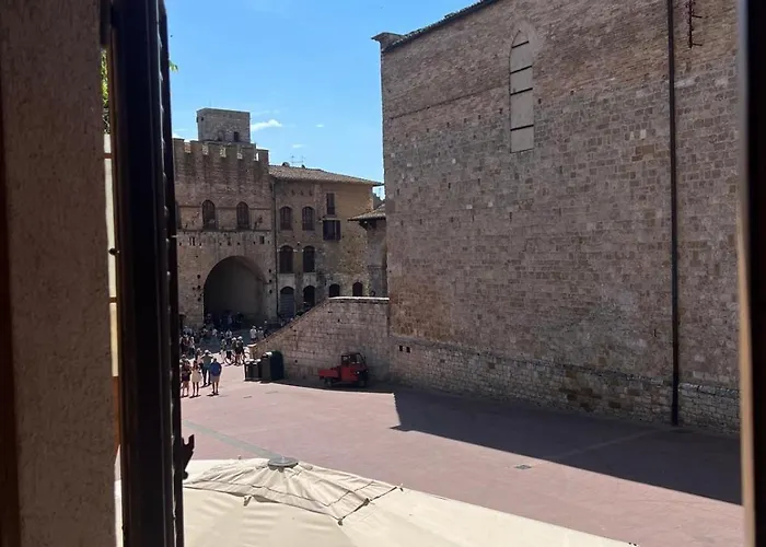 A La Casa Dei Potenti